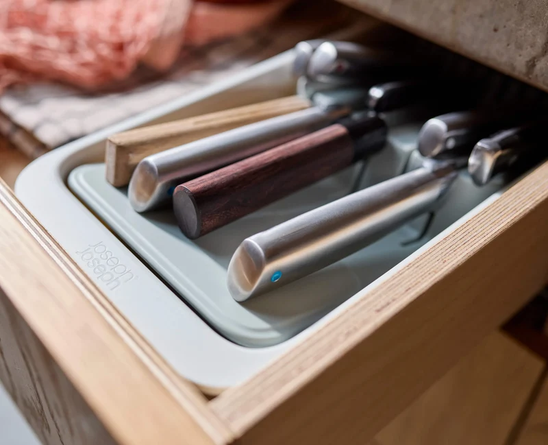 DrawerStore™ Kompakte stufige Messeraufbewahrung aus recyceltem Plastik