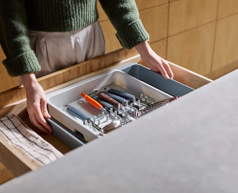DrawerStore™ Erweiterbarer Küchenzubehör-Organizer aus recyceltem Plastik