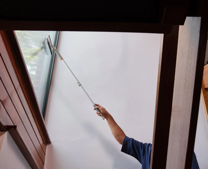 CleanTech™ 2-in-1 Mikrofaser-Fensterwischer mit ausziehbarer Stange