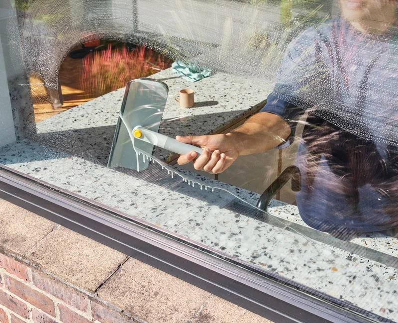 CleanTech™ 2-in-1 Mikrofaser-Fensterwischer mit Ersatz Mikrofaser-Fensterwischpad
