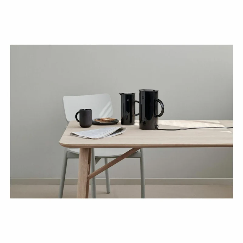 Stelton EM77 Wasserkocher, Wasser Kocher, Wassererhitzer mit Kalkfilter und Trockengehschutz, Kunststoff, Schwarz, 1.5 L, 890