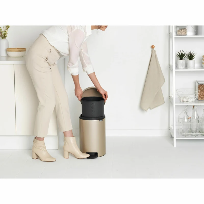 Brabantia Treteimer NewIcon, Abfalleimer, Mülleimer, Abfallbehälter, Stahl, Metallic Gold, 12 L, 304446