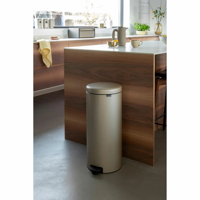 Brabantia Treteimer NewIcon, Abfalleimer, Mülleimer, Abfallbehälter, Stahl, Metallic Gold, 30 L, 304484
