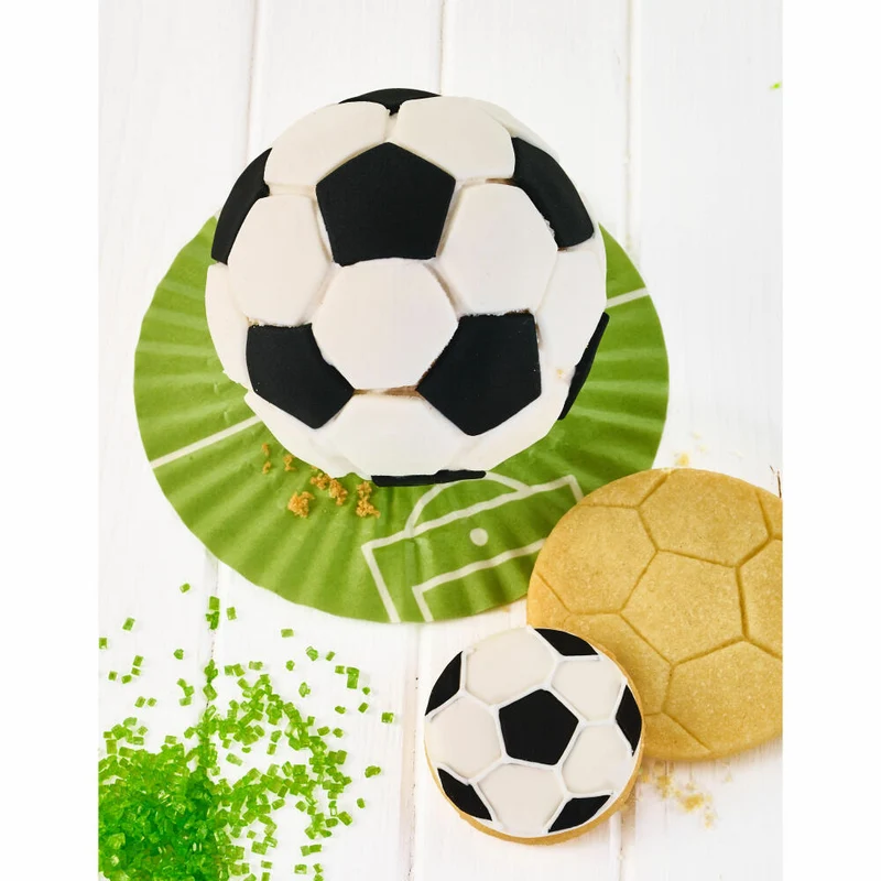 Birkmann Ausstechform Fußball groß, mit Innenprägung, Ausstecher, Plätzchenform, Keks, Plätzchen, Edelstahl, 6.5 cm, 195363