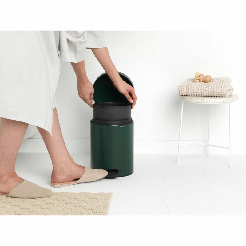 Brabantia Treteimer NewIcon, Kosmetikeimer, Mülleimer, Abfallbehälter, Stahl, Pine Green, 5 L, 304026