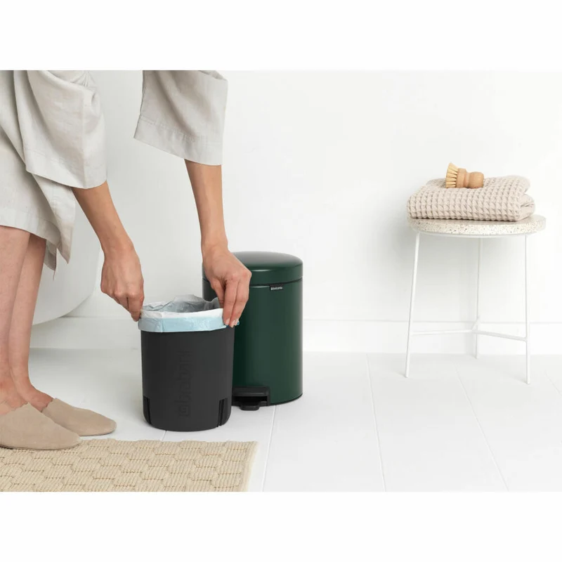 Brabantia Treteimer NewIcon, Kosmetikeimer, Mülleimer, Abfallbehälter, Stahl, Pine Green, 5 L, 304026