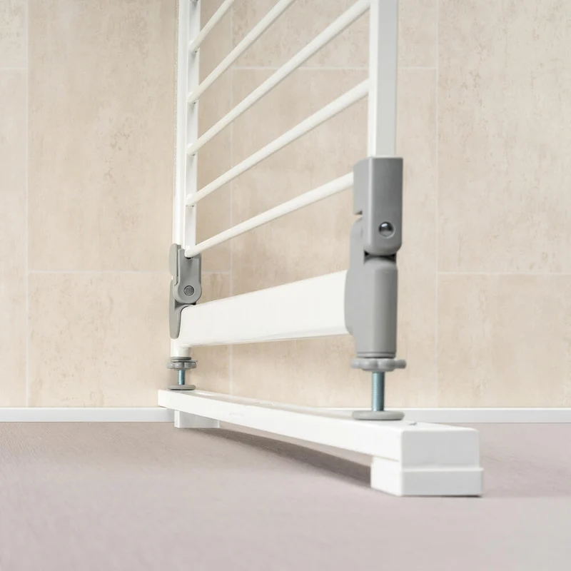 reer WallFlex Bodenleistenset, Befestigungsleisten für Schutzgitter, Kindersicherung, Kinder Sicherung, 46060