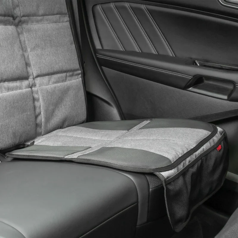 reer TravelKid MaxiProtect Autositz-Schutzunterlage, Unterlage für Kindersitz, Kindersitzunterlage, mit Taschen, 86071