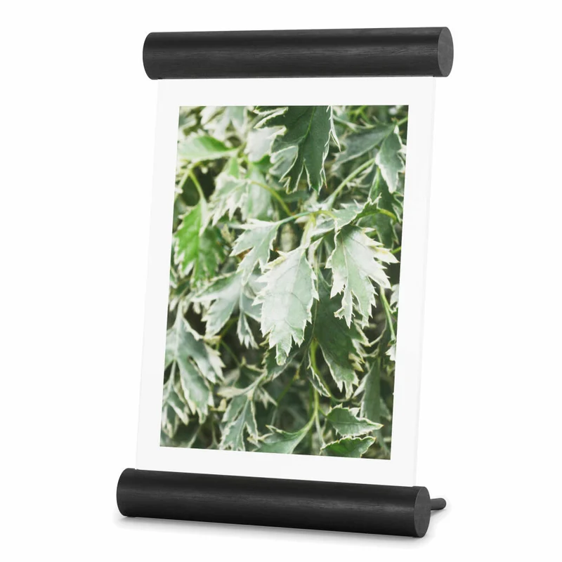 Umbra Bilderrahmen Scroll, freistehender Tischbilderrahmen, Fotorahmen, Holz, Schwarz, Hoch- und Querformat, 13 x 18 cm, 1016770-040